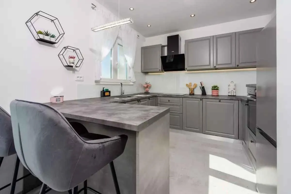Apartment In Crikvenica 45028