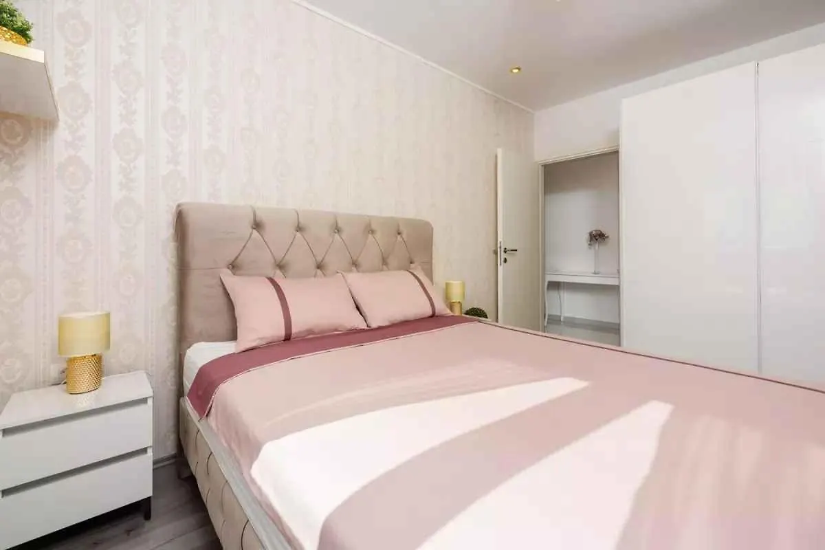 Apartment In Crikvenica 45028