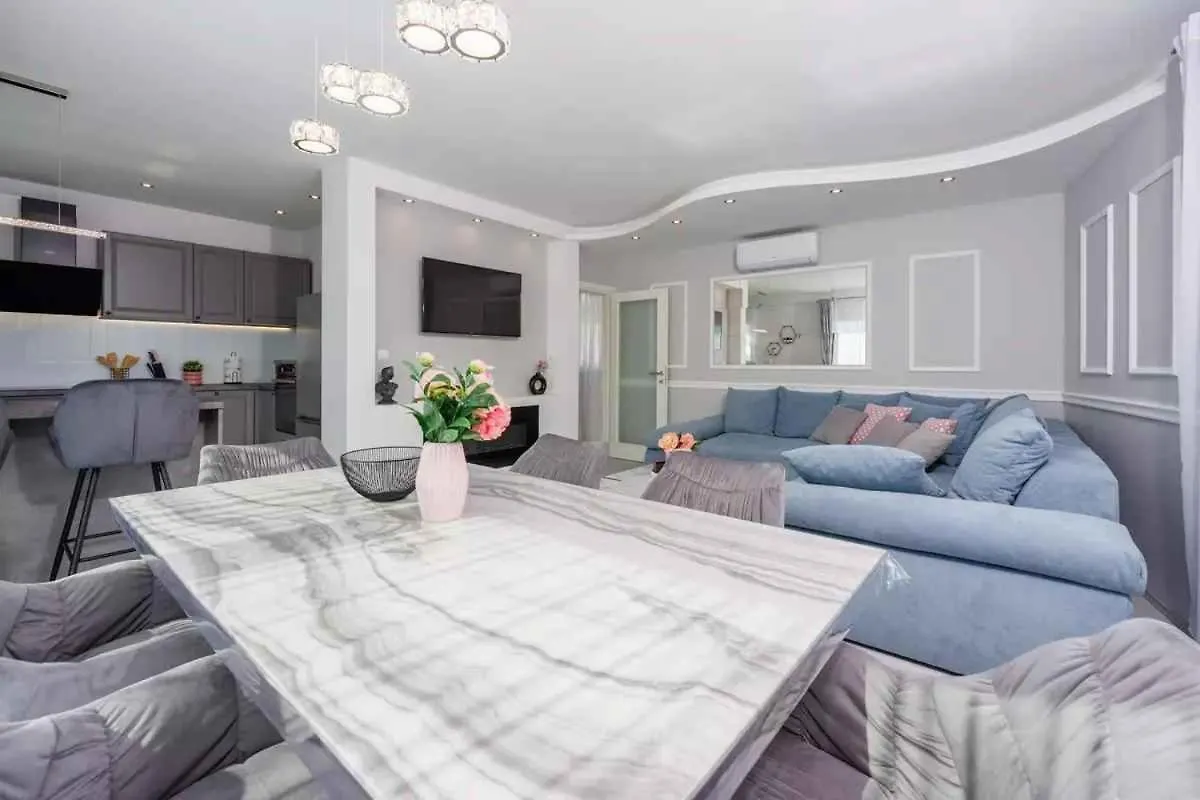 Apartment In Crikvenica 45028