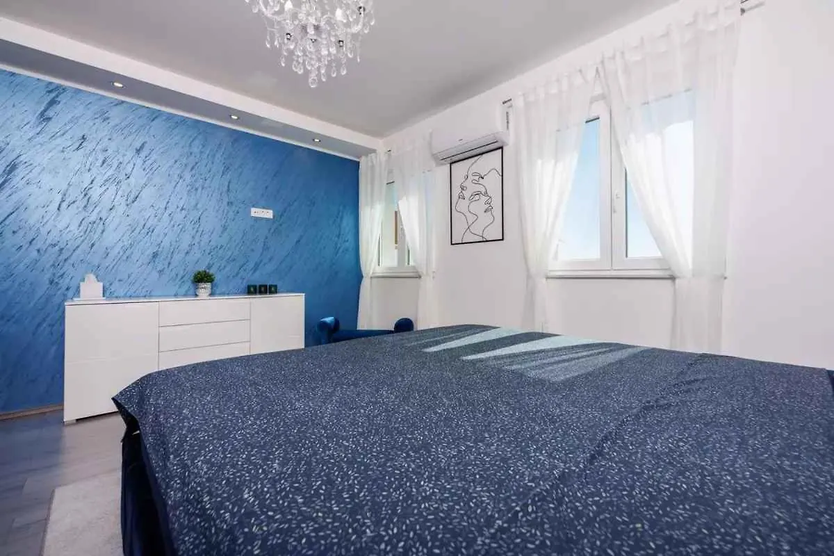 Apartment In Crikvenica 45028